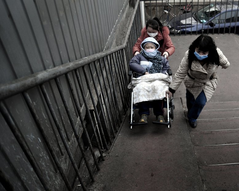 自闭症患儿宝宝前往北京市儿童医院的路上。