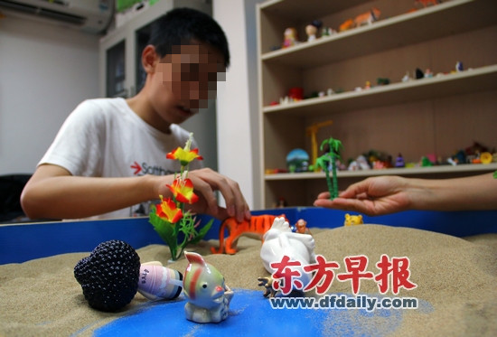 上海某社区举办自闭症治疗咨询